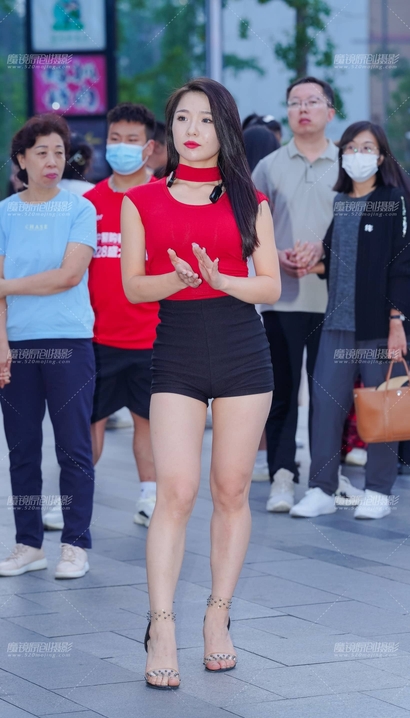 街拍面若桃花的时尚热裤美腿靓女[ET-DG04]