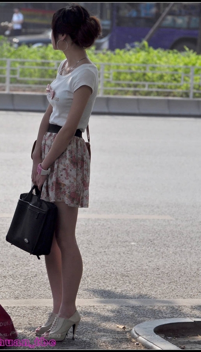 偶遇袅袅婷婷的极品裹臀裙宽臀美女[RH-RR6U]