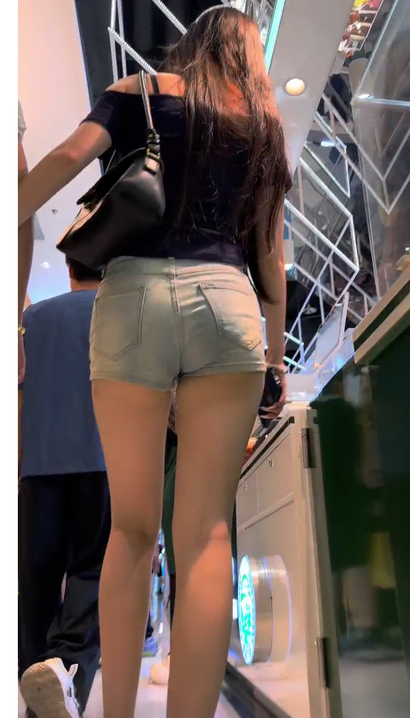 【视频】一位俏丽多姿的气质热裤大长腿女孩[BN-6C4L]