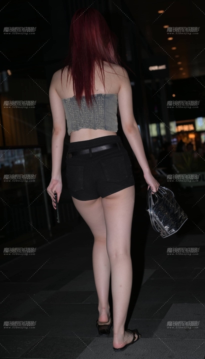 街拍回头率爆表的潮流热裤圆臀美女[KE-C931]