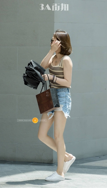 街拍美目盼兮的前卫热裤美臀女生[AB-6G98]