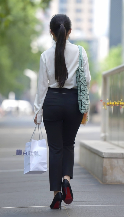 街拍金枝玉叶的时尚优美穿扮大长腿小姐姐[LR-7L0E]