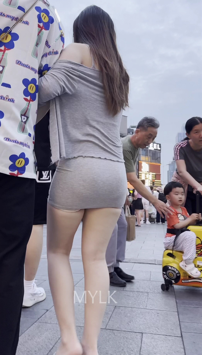 【视频】偶遇妍姿艳质的时髦裹臀裙大长腿女神[CR-75X9]