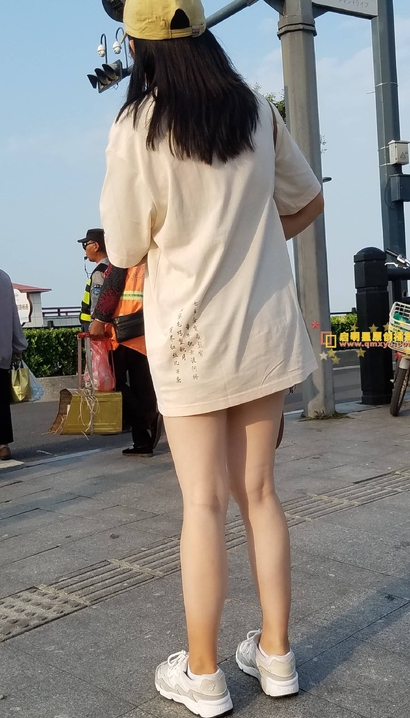 一位气质出众的新潮热裤翘臀美眉[PS-0P78]