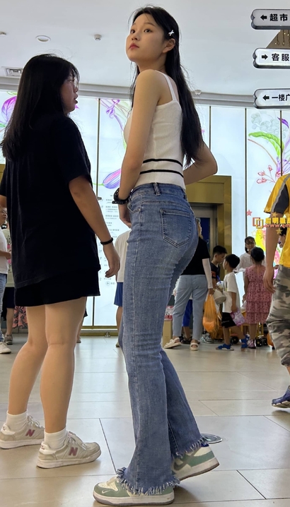 偶遇慧质兰心的时髦牛仔裤大长腿美眉[WF-9Y48]
