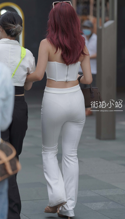 偶遇慧质兰心的潮流紧身裤美臀女孩[MK-X787]