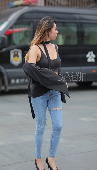 一个美艳绝伦的新潮牛仔裤圆臀女孩[ZY-47YP]