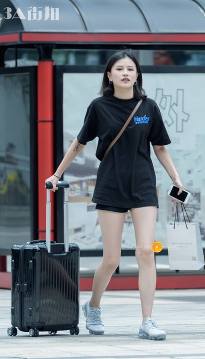 偶遇气质极佳的潮流热裤紧臀女孩[AB-9NKH]