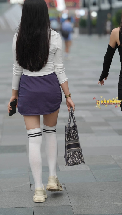 一个气质不凡的小清新包臀裙圆臀御姐[IH-QQ49]
