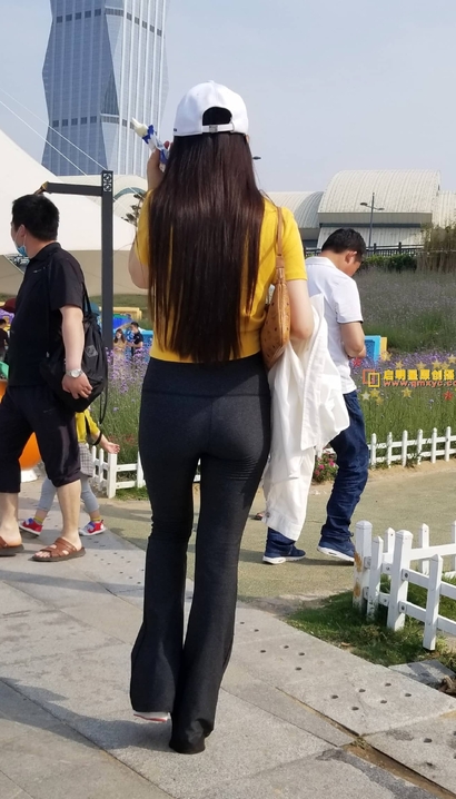 偶遇风姿绰约的时髦紧身裤宽臀女生[TL-3SQ2]