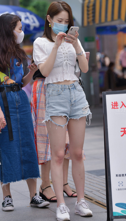 偶遇腰如约素的时尚热裤圆臀女神[BM-B6LV]