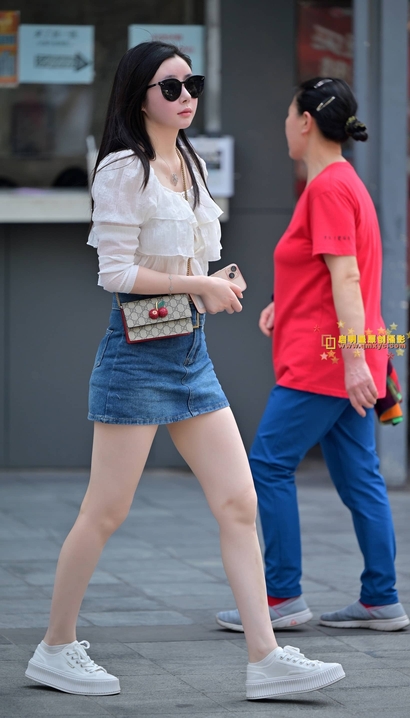 一个清艳脱俗的小清新裹臀裙丰臀靓女[HI-NM2A]