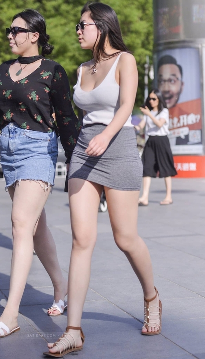 一位曲线迷人的性感超短裙美腿女神[GJ-Y1KN]