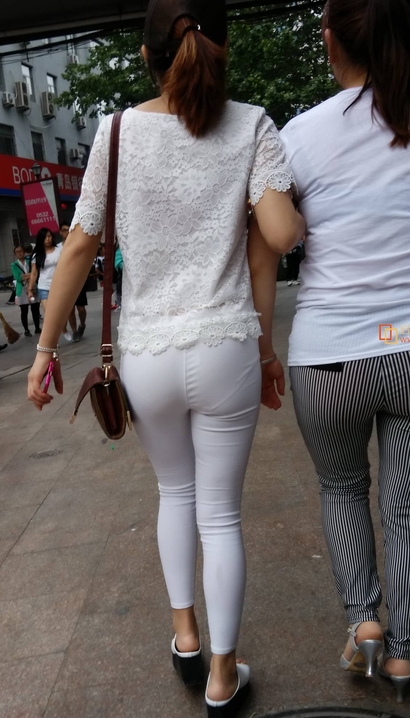 一个出尘脱俗的气质紧身裤大长腿辣妹[IQ-A31Q]