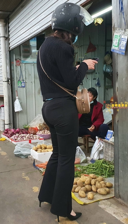 一个柳眉杏眼的时尚典雅服饰大长腿女神[FN-7ARH]