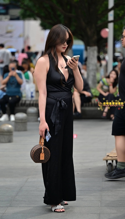 偶遇前凸后翘的新潮优雅装束圆臀女孩[CZ-F2ET]