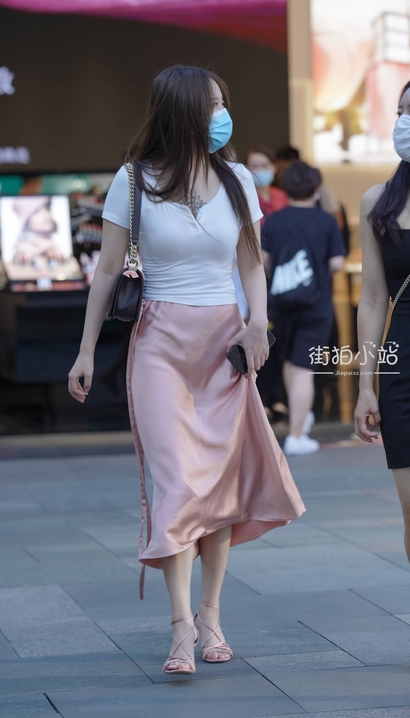偶遇举步轻摇的时尚裙子美腿女生[SJ-99DS]