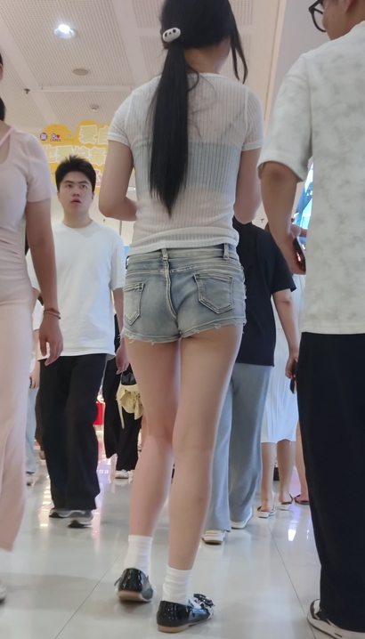 【视频】一位回头率爆表的新潮热裤宽臀女生[PZ-T6S3]