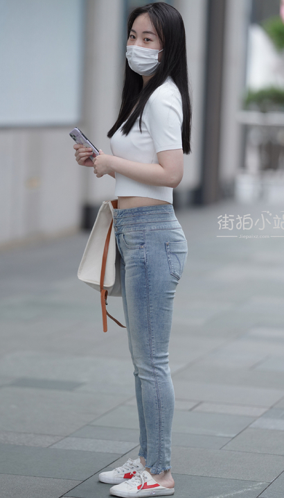街拍艳冠群芳的时髦紧身牛仔裤翘臀御姐[EV-6466]