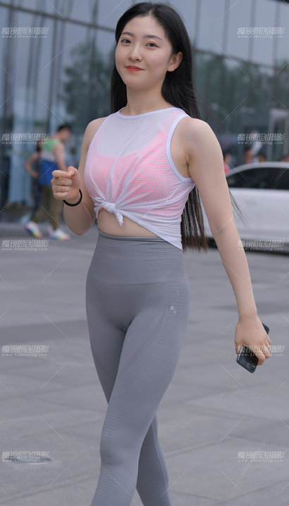 一位身材近乎完美的气质紧身裤美腿小姐姐[KL-8S31]