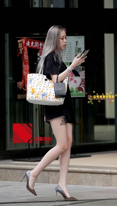 一个冠压群芳的风尚热裤翘臀美女[MZ-4AM2]
