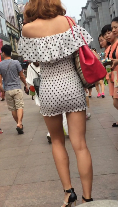【视频】街拍华如桃李的潮流小短裙美臀小姐姐[KP-3V2C]