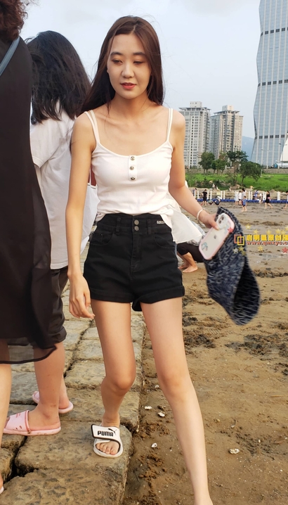 街拍身材无懈可击的时尚热裤长腿御姐[SY-F893]