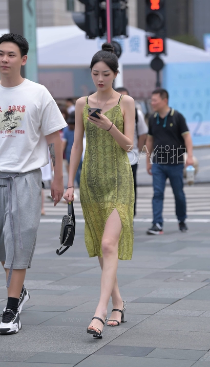 偶遇袅袅婷婷的潮流包臀裙宽臀御姐[IB-FBS7]