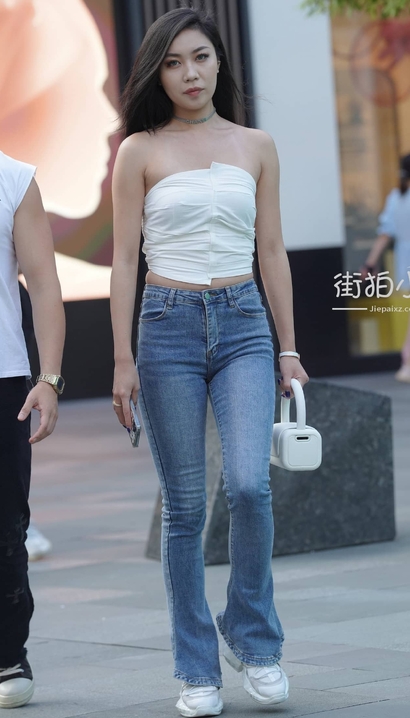 偶遇娉婷婀娜的性感牛仔裤宽臀辣妹[SZ-E7VT]