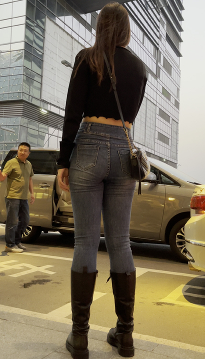 【视频】街拍气质不凡的极品牛仔裤紧臀辣妹[MY-07CB]
