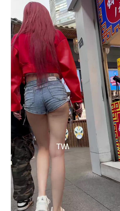 【视频】一位双瞳剪水的气质热裤美臀女生[JI-TO88]